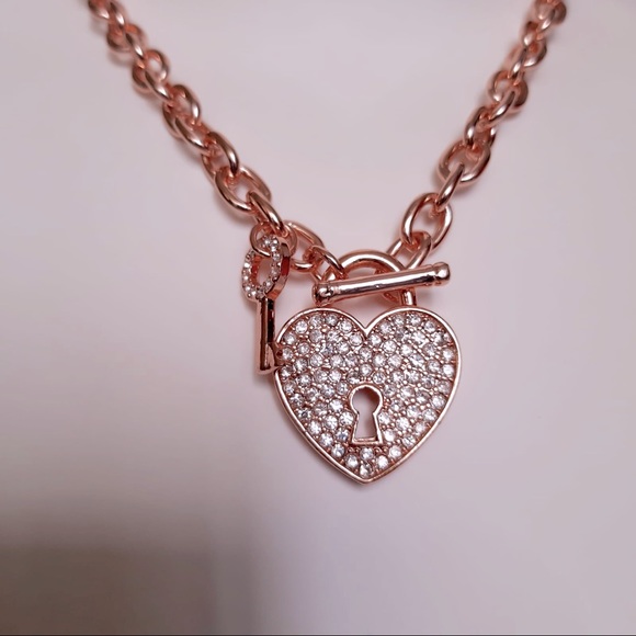 Reduced‼️Gold Rose Choker, Rhinestone Crystal Heart Pendant and Key - Picture 2 of 6